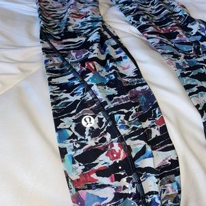 lulu leggings size 0 with side pockets and zipper